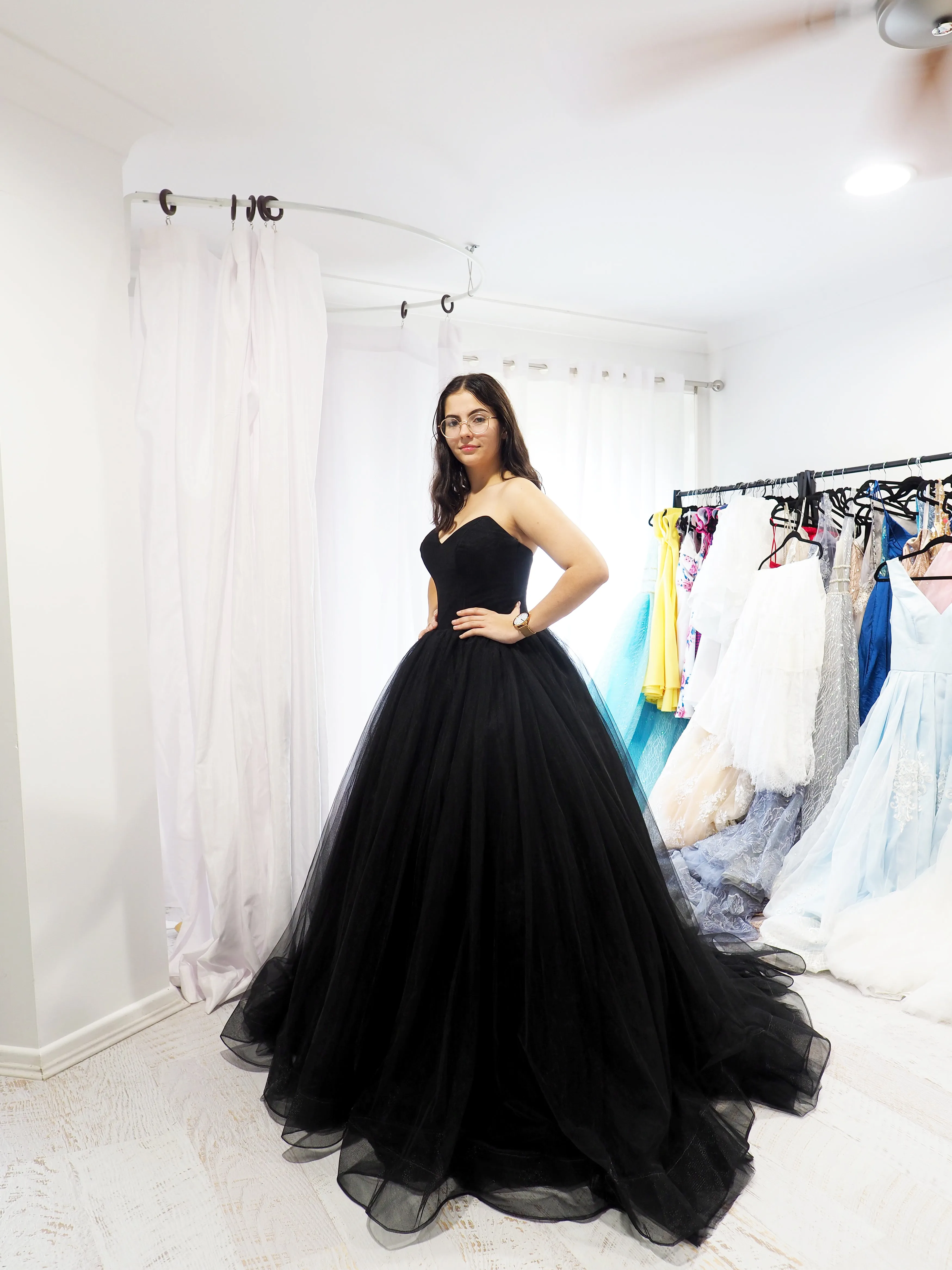 Black tulle V neck strapless dress