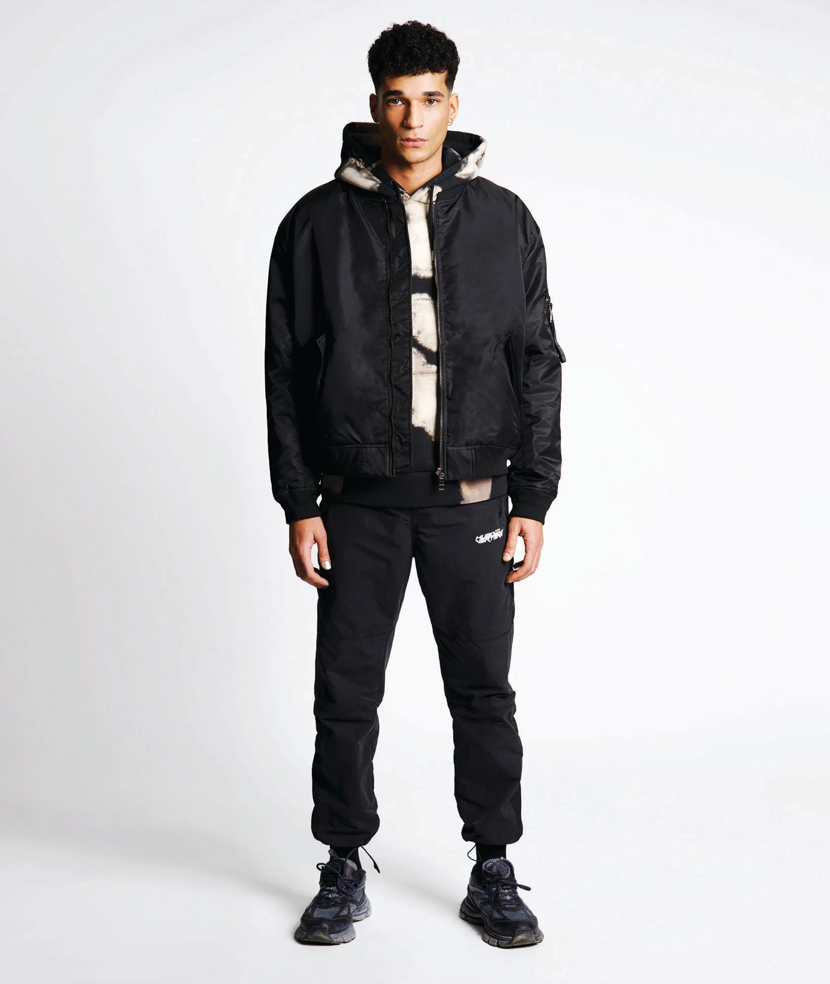 ROUGHNESS BOMBER JACKET - BLACK